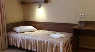 Гостиница Меридиан Ангарск Двухместный номер с 1 кроватью или 2 отдельными кроватями и общей ванной комнатой-5